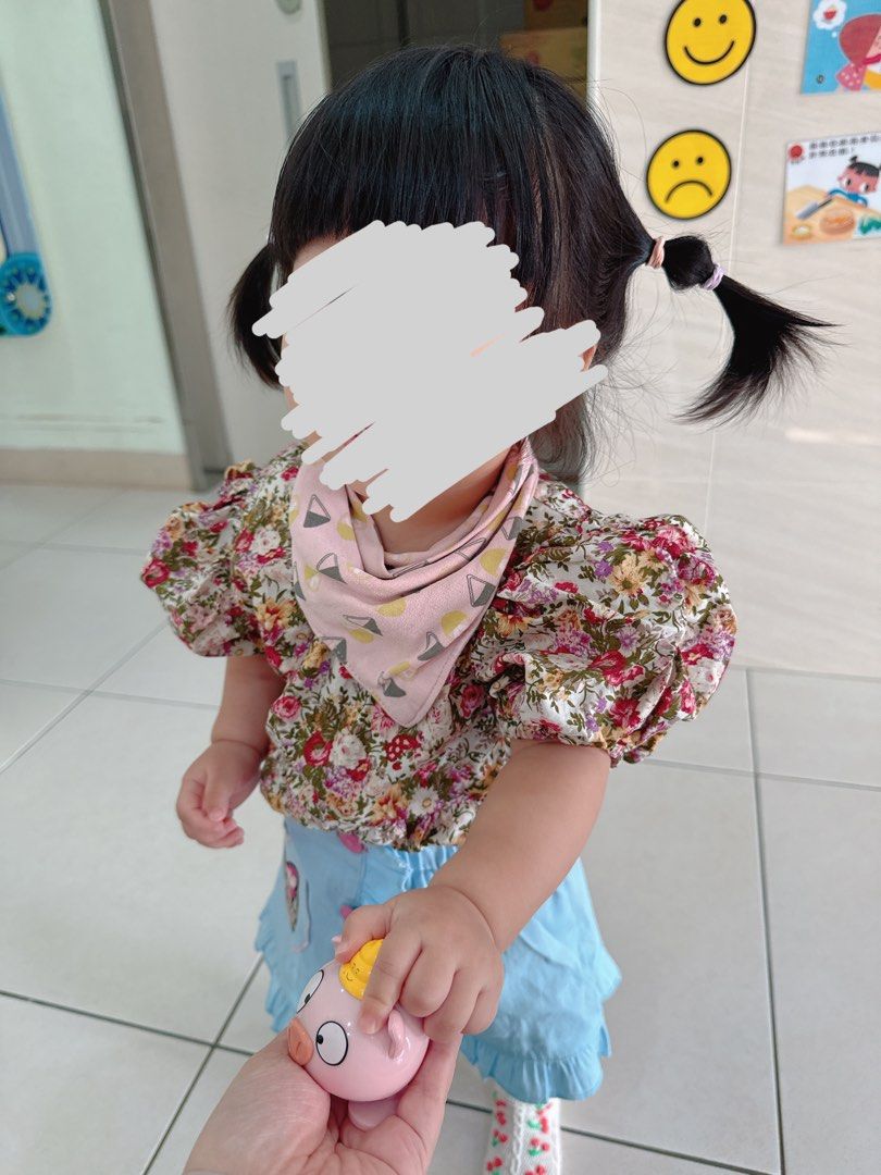 由 hanabi88 (刊登 ID 1382693428，圖片 2) 提交，位於 高雄市 (Kaohsiung) 的 ［二手少穿］超美質感碎花挖背夏天公主袖包屁80 (類別：嬰兒及兒童流行時尚)，說明：忘記品牌了（衣標沒寫🤣） 但是原價也要7-800喔 細節很多 可居家外出也很美的包屁 ✅公主袖 ✅大挖背 ✅超美印花 大一點穿個短褲還是一件美上衣喔 我以為這件賣掉了竟然還在🤣🤣🤣 晚點補衣服單拍。