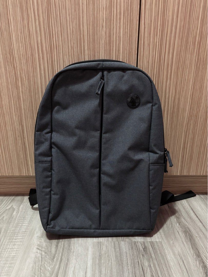 由 yuyong819 (刊登 ID 1382729883，圖片 1) 提交，位於 高雄市 (Kaohsiung) 的 筆電背包 (類別：筆記型電腦包包)，說明：可議價。