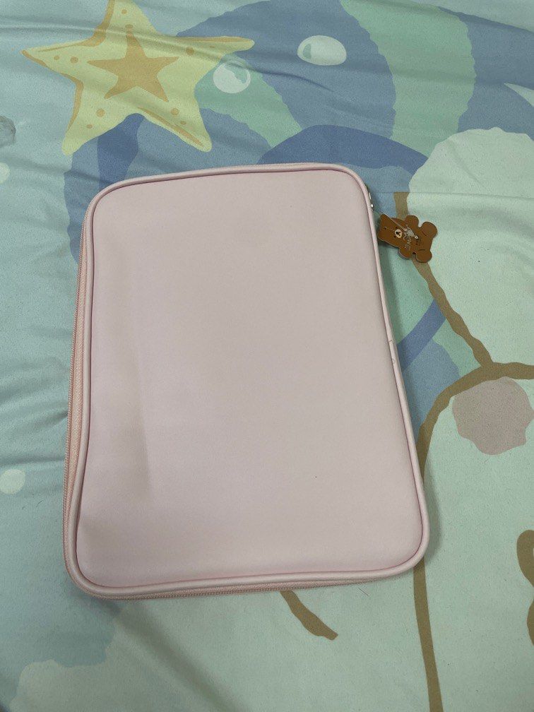 由 wu08280609 (刊登 ID 1382813027，圖片 3) 提交，位於 台北市 (Taipei) 的 可愛平板收納，文具包 (類別：筆記型電腦包包)，說明：全新，未使用。