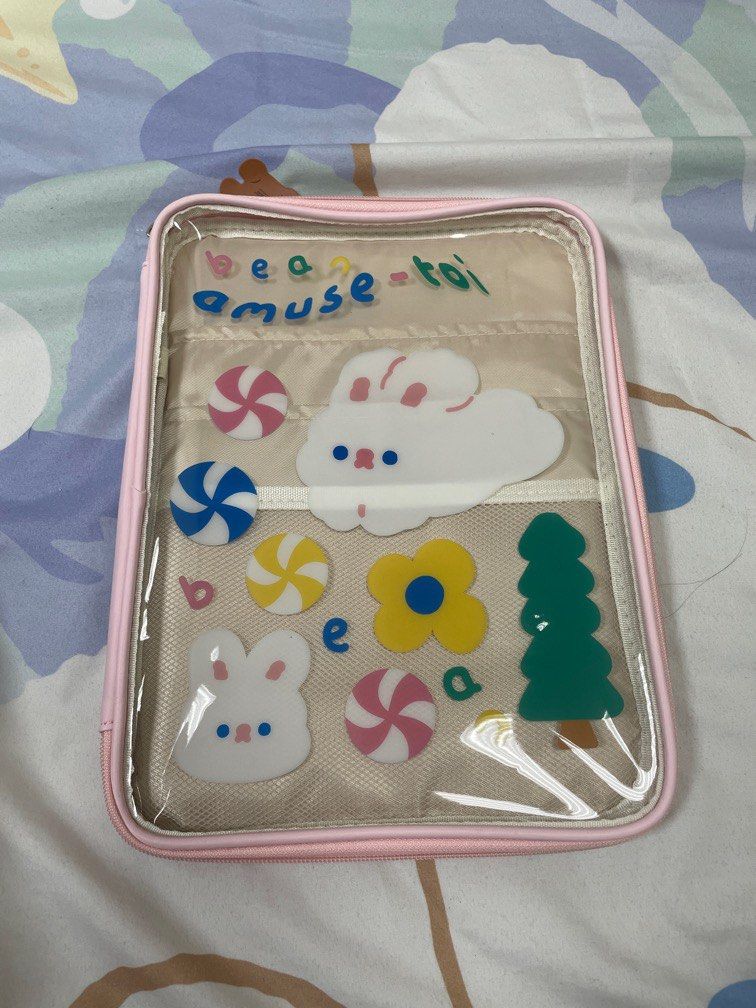 由 wu08280609 (刊登 ID 1382813027，圖片 1) 提交，位於 台北市 (Taipei) 的 可愛平板收納，文具包 (類別：筆記型電腦包包)，說明：全新，未使用。