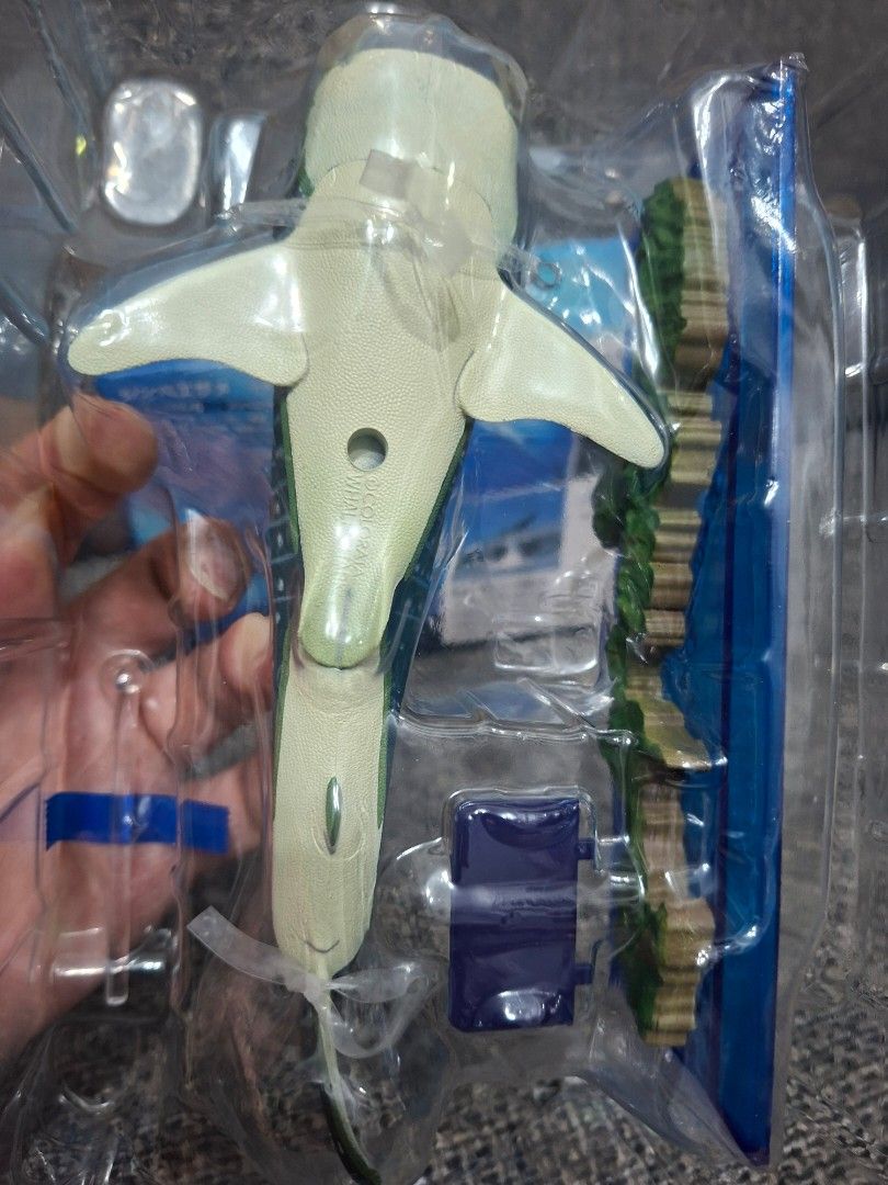 日本帶回沖繩美麗海水族館鯨鯊擺飾長約18公分全新收藏品送禮自用內附沖繩立體地圖, 書籍、休閒與玩具, 玩具、公仔、桌遊在旋轉拍賣