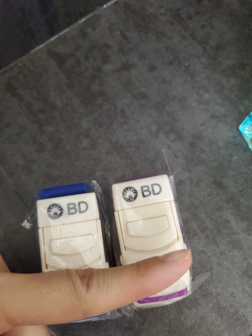 由 Gina8899 (刊登 ID 1382786299，圖片 2) 提交，位於 台北市 (Taipei) 的 卡扣式 彈性 便當帶 綁帶(非醫療用止血帶)不挑色出貨 (類別：居家改善及收納用品)，說明：便當帶綁帶 (非醫療用止血帶)。