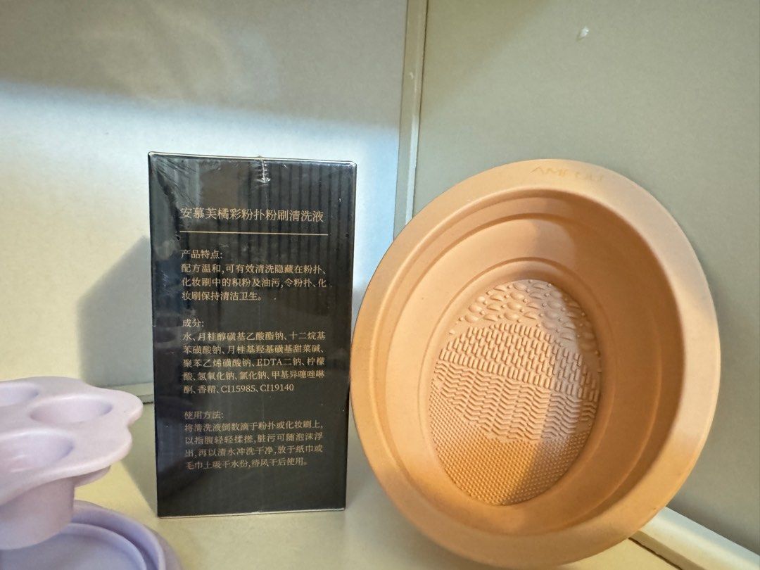 由 fillys_xu (刊登 ID 1382802446，圖片 3) 提交，位於 屏東縣 (Pingtung) 的 化妝刷清潔組-清潔神器 刷具晾曬組 刷具保養清潔液 折疊清潔碗 (類別：個人清潔保養)，說明：❏全新未使用 ❏清潔液保存期限2525/09/22。