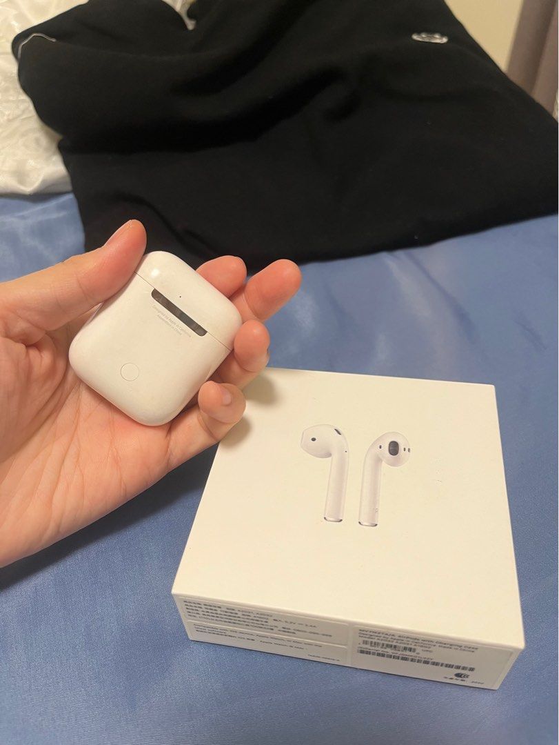 由 ef20302 (刊登 ID 1382730866，圖片 1) 提交，位於 高雄市 (Kaohsiung) 的 AirPods 二手 (類別：耳機)，說明：都正常 最近沒在使用故售出 正版購入。