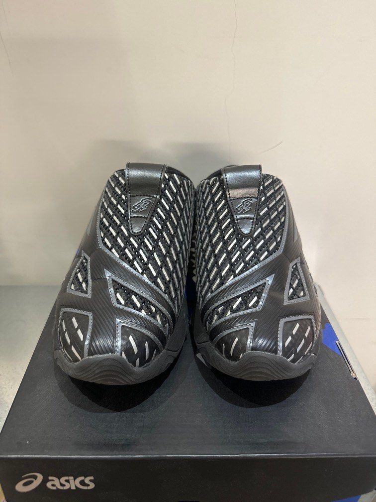 由 jason55653 (刊登 ID 1382795120，圖片 2) 提交，位於 台北市 (Taipei) 的 ASICS novalis x Kiko (類別：運動鞋、球鞋)，說明：有盒少穿故出售。