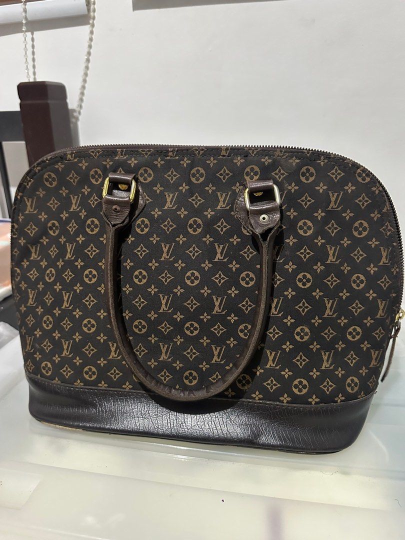 Louis Vuitton Montaigne BB Handbag (Category: Luxury Bags & Wallets) located in Dasmarinas. Submitted by christina.preloved (Listing ID 1382815299, Image 1). Description: louis vuitton Rush sale .