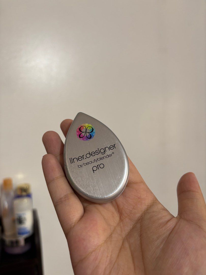 Beautyblender Liner Designer Pro (Category: Makeup) located in Marikina City. Submitted by everythingisnegotiable (Listing ID 1382729700, Image 1). Description: A silicone tool that helps with creating a great winged liner or sharp eyeshadow look! The mirror was my absolute favorite because its compact and thin enough for any bag but such a big mirror!! Bought in Sephora app for like mga 900 something before.