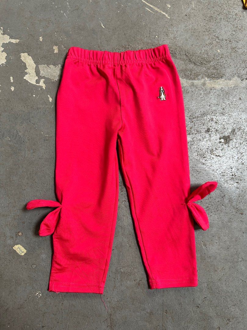 Celana jegging huspuppies (Kategori: 1 hingga 3 tahun) berada di Tanjungpinang. Dikirim oleh miyuungkidstore (ID iklan 1382796258, Gambar 1). Deskripsi: Wrna pink magenta size 1-2 tahun lucu kondisi 10/10 mulus.