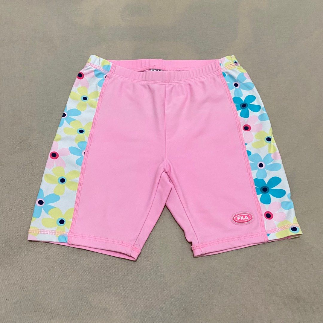 CELANA RENANG FILA (Kategori: 4 hingga 7 tahun) berada di Bogor. Dikirim oleh prelovedbelvaaa (ID iklan 1382854192, Gambar 1). Deskripsi: PRELOVED celana renang anak usia 4-5 tahun like new.