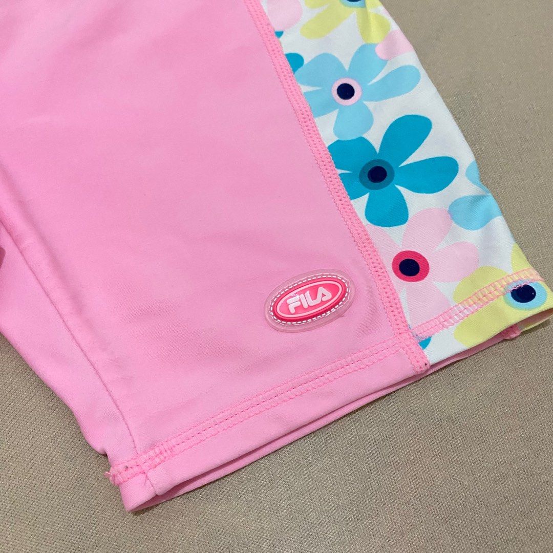CELANA RENANG FILA (Kategori: 4 hingga 7 tahun) berada di Bogor. Dikirim oleh prelovedbelvaaa (ID iklan 1382854192, Gambar 2). Deskripsi: PRELOVED celana renang anak usia 4-5 tahun like new.