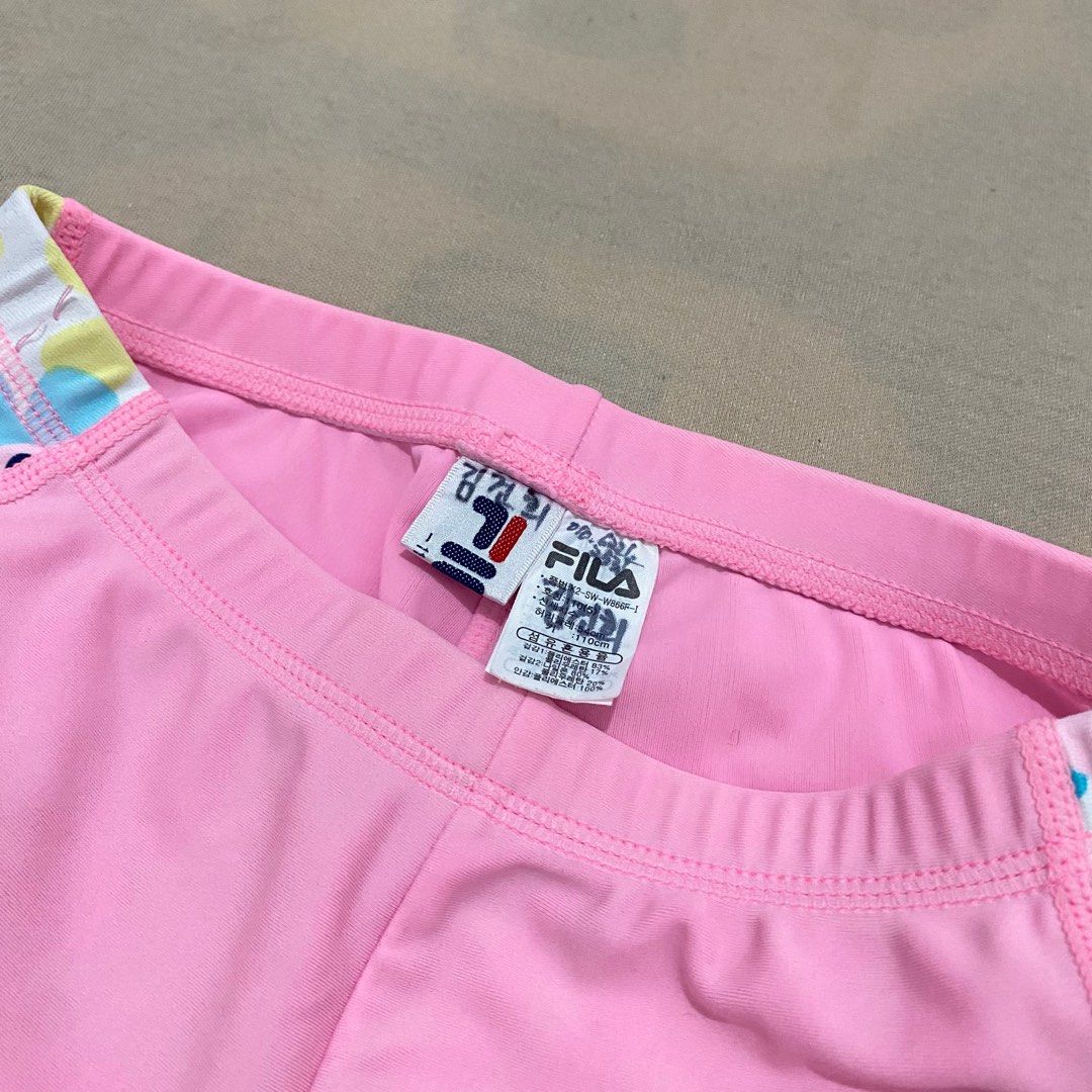 CELANA RENANG FILA (Kategori: 4 hingga 7 tahun) berada di Bogor. Dikirim oleh prelovedbelvaaa (ID iklan 1382854192, Gambar 3). Deskripsi: PRELOVED celana renang anak usia 4-5 tahun like new.