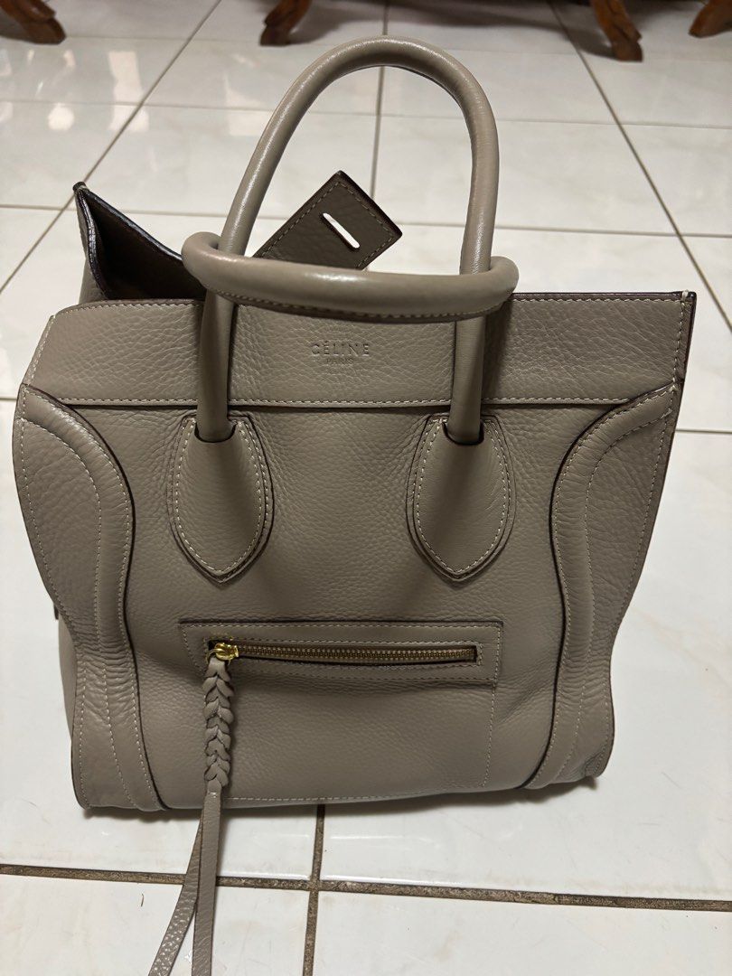 Celine luxury bag (Category: Shoulder Bags) located in San Ildefonso. Submitted by PatchAdamss (Listing ID 1382761437, Image 1). Description: FOR SALE! CELINE leather large phantom luggage tote gray Like new condition 100% authentic Bought in Japan Suede interior 100%clean Leather exterior intact (pwede sa maselan) .