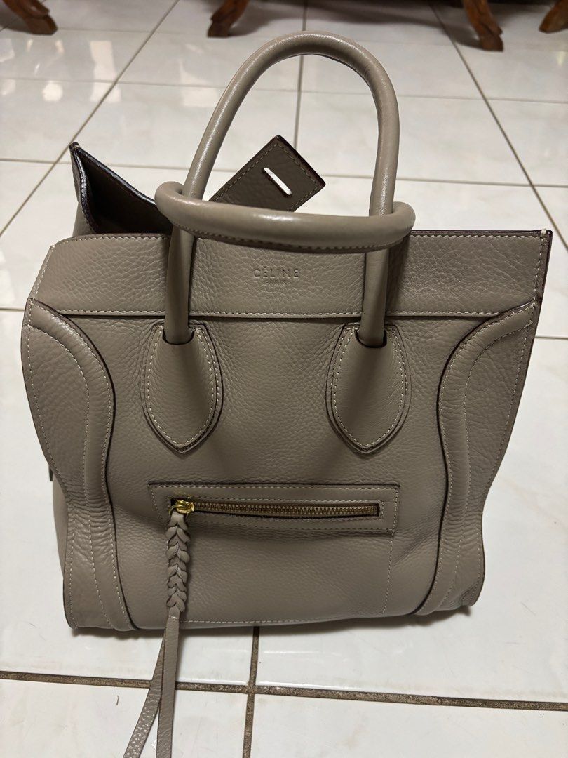 Celine luxury bag (Category: Shoulder Bags) located in San Ildefonso. Submitted by PatchAdamss (Listing ID 1382761437, Image 2). Description: FOR SALE! CELINE leather large phantom luggage tote gray Like new condition 100% authentic Bought in Japan Suede interior 100%clean Leather exterior intact (pwede sa maselan) .