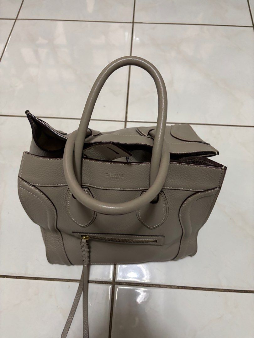 Celine luxury bag (Category: Shoulder Bags) located in San Ildefonso. Submitted by PatchAdamss (Listing ID 1382761437, Image 3). Description: FOR SALE! CELINE leather large phantom luggage tote gray Like new condition 100% authentic Bought in Japan Suede interior 100%clean Leather exterior intact (pwede sa maselan) .