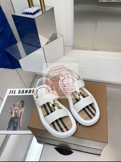 (Category: ) located in . Submitted by shoes.locker (Listing ID 1372560171, Image 1). Description: .