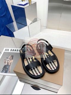 (Category: ) located in . Submitted by shoes.locker (Listing ID 1372559934, Image 1). Description: .