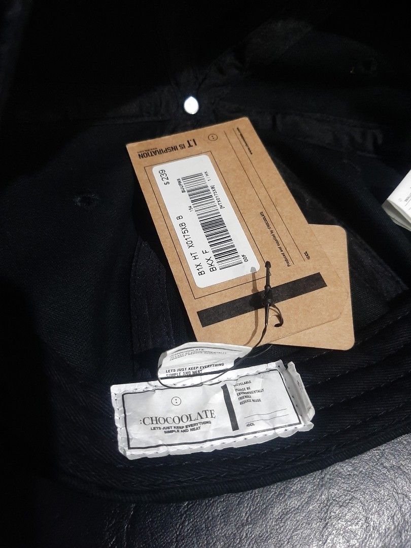 Chocoolate X Disney Hat(small-medium) (Category: Caps & Hats) located in Mandaluyong City. Submitted by daddyjpanlilio24 (Listing ID 1382821729, Image 2). Description: P 500 fix price+sf Chocoolate x Disney Adjustable Velcro strap Size small-medium Brand new with tag No issue Shipping/payment: Jnt, payment 1st(gcash)no cod Lalamove, cod(abono)or gcash upon driver pick up.