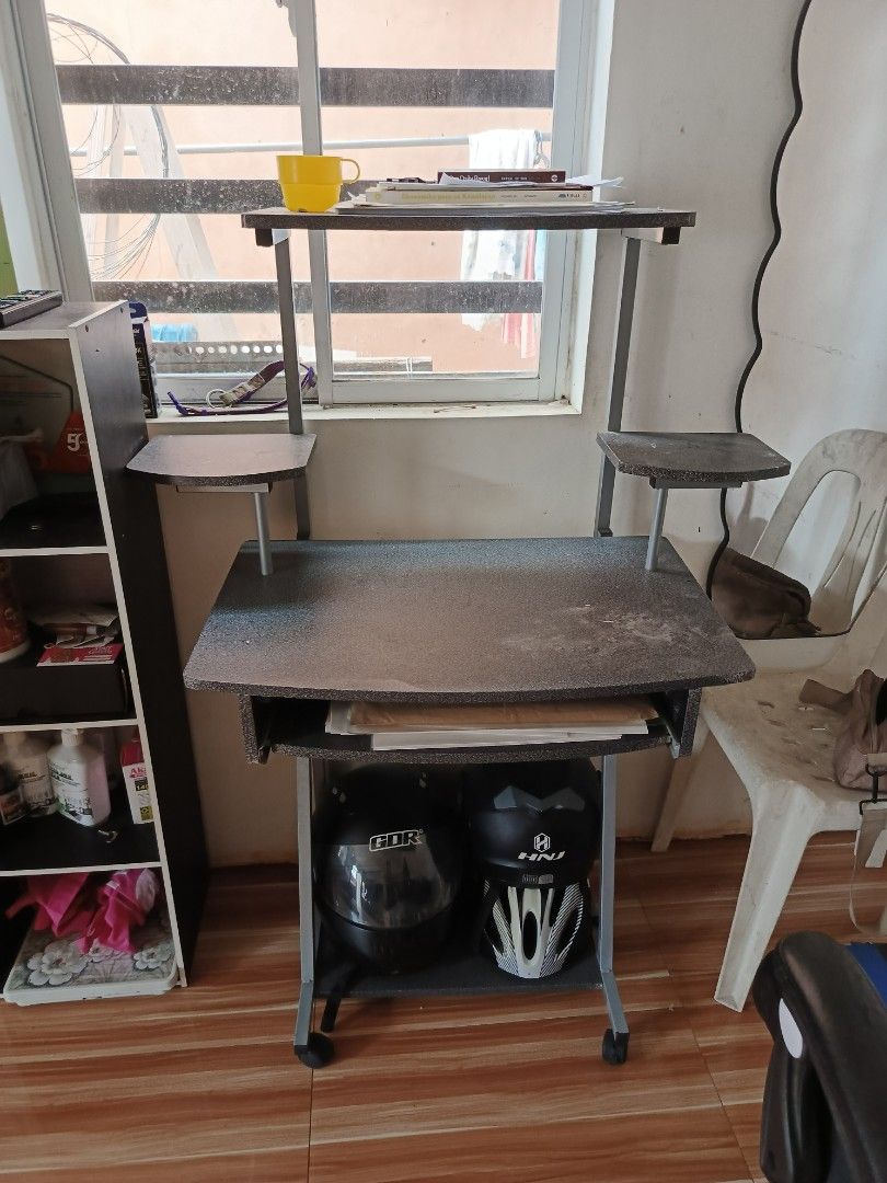 Computer Table (Category: Tables & Sets) located in Caloocan City. Submitted by boncatojam19096 (Listing ID 1382755262, Image 1). Description: .