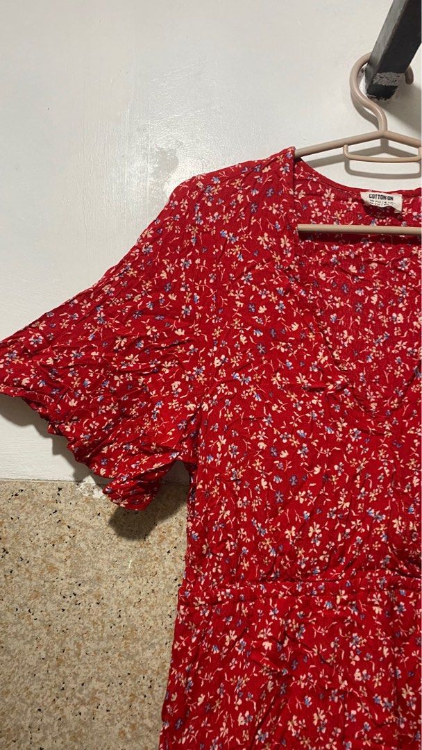 COTTON ON v-neck dress (Category: Dresses) located in Malay. Submitted by spacetrips (Listing ID 1382756087, Image 3). Description: COTTON ON Red floral dress with ruffled sleeves, a V-neckline, and an elasticated or gathered waist. Mini or knee-length dress with a flowy silhouette. +100 sf.