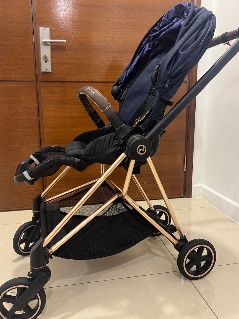 Cybex Platinum Mios Rose Gold + Midnight Blue Seat Premium 0-22kg baby Stroller infant stroller toddler stroller (Category: Strollers) located in Kuala Lumpur. Submitted by hygwkj2dhw97570 (Listing ID 1382840624, Image 1). Description: Originally RM4000 Functions - Small Wonder The MIOS is the epitome of lightweight urban mobility. Weighing 21.6 lbs and measuring a mere 19.7 inches in width, the MIOS is the perfect companion for parents out and a