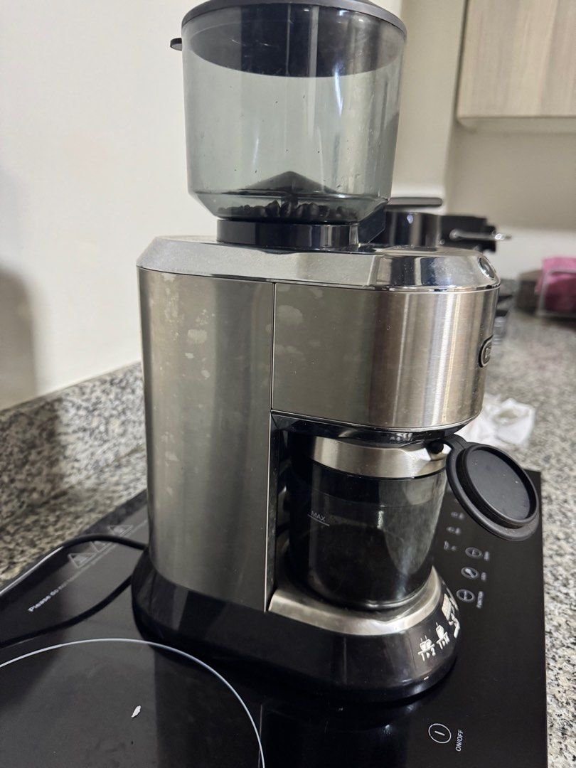 Delonghi Coffee Grinder (Category: Coffee Machines & Makers) located in Quezon City. Submitted by lexieshuu162243 (Listing ID 1382843801, Image 3). Description: Delonghi coffee grinder. Bought for 16,910 Rfs: there's another coffee machine.