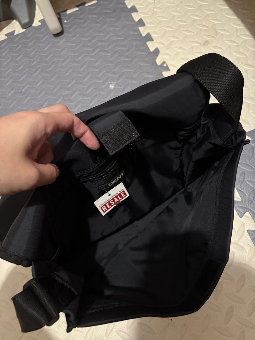 DKNY Laptop Bag (Category: Cross-body Bags) located in Manila. Submitted by purple.rish (Listing ID 1382727583, Image 2). Description: .