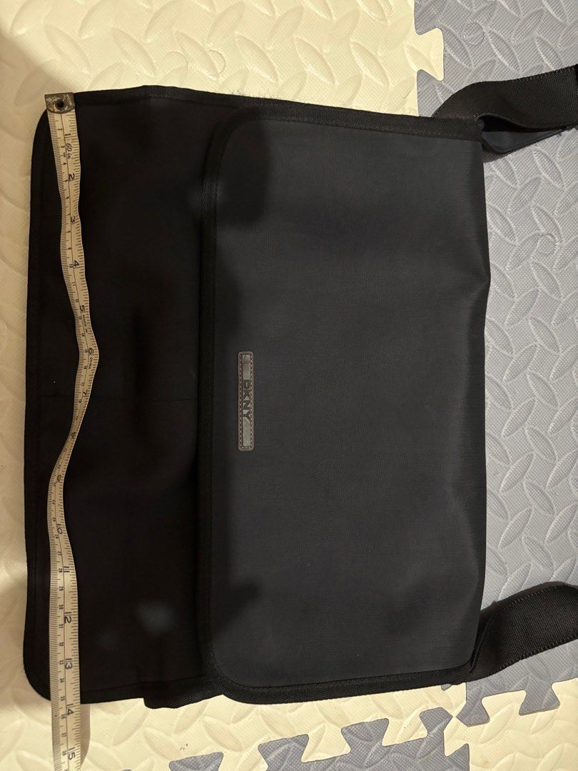 DKNY Laptop Bag (Category: Cross-body Bags) located in Manila. Submitted by purple.rish (Listing ID 1382727583, Image 3). Description: .