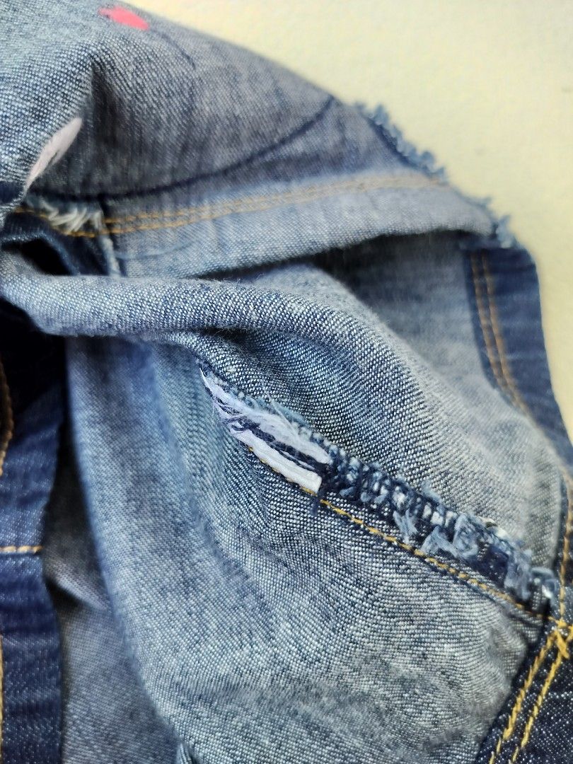 Dress Jeans mothercare (Kategori: Baju Bayi) berada di Karawang. Dikirim oleh galery_sarahathalia22 (ID iklan 1382817117, Gambar 2). Deskripsi: cutting brand.
