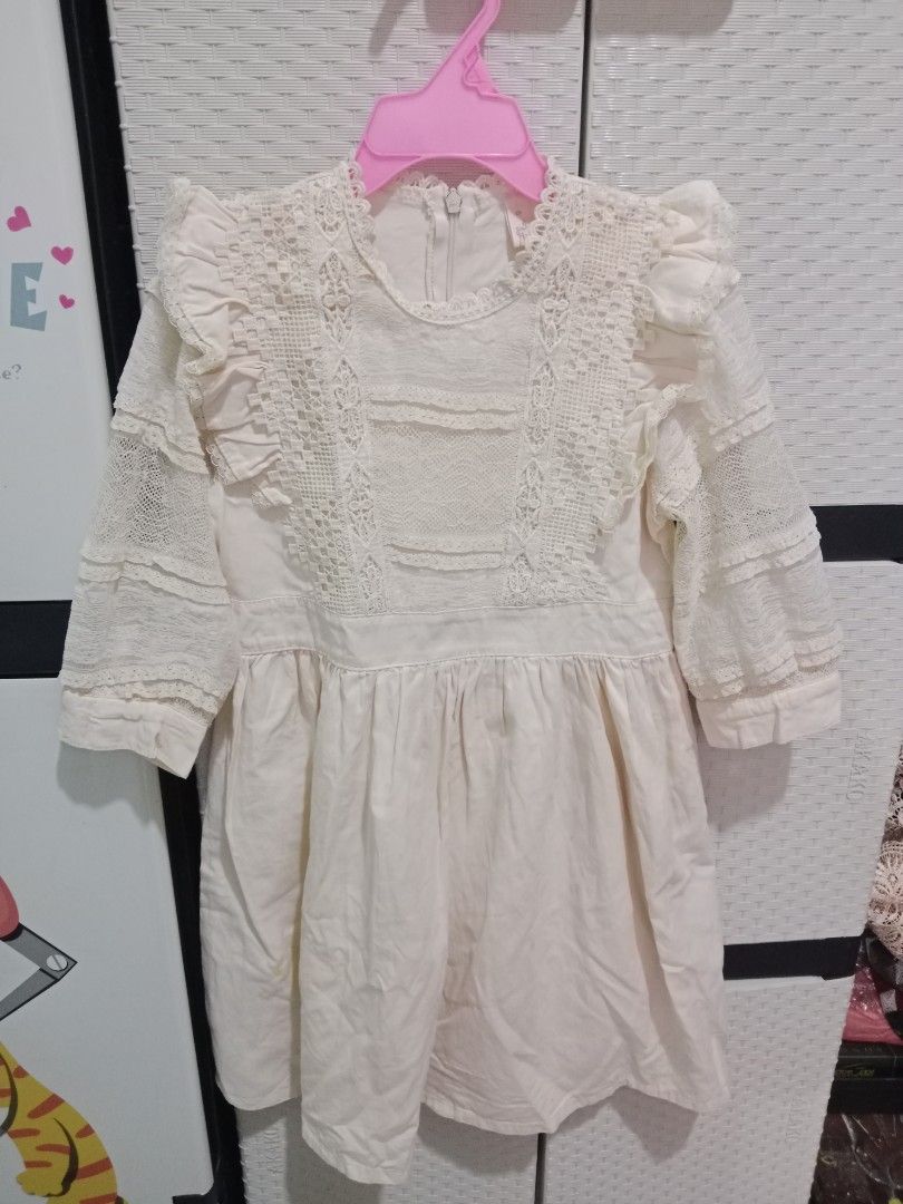 Dress Korea 3-4t (Kategori: 1 hingga 3 tahun) berada di Tangerang. Dikirim oleh ismuerwanda (ID iklan 1382806836, Gambar 1). Deskripsi: warna cream muda.. bagussss banget bahan adem.. ada. minus noda, detail di slide terakhir ya bun.. bisa toko oren +adm3rb (freeong).