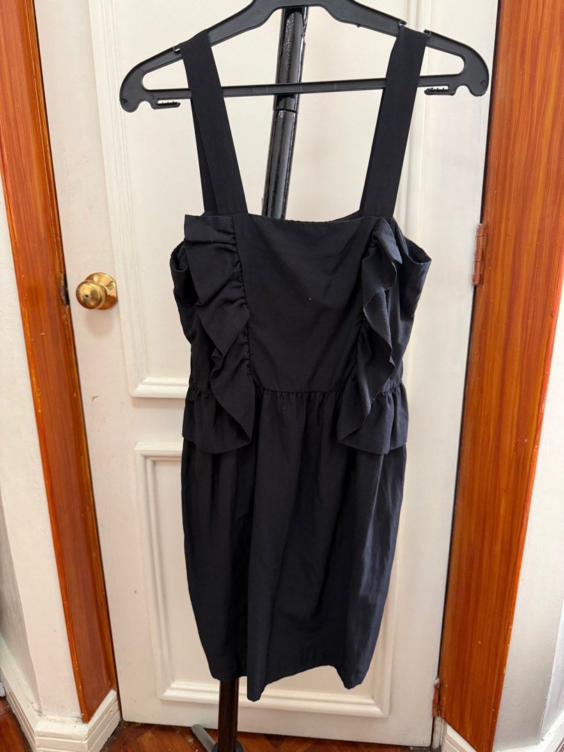 Hnm short dress (Category: Dresses) located in Mandaluyong City. Submitted by _jlasb (Listing ID 1382720214, Image 2). Description: No when worn photo.
