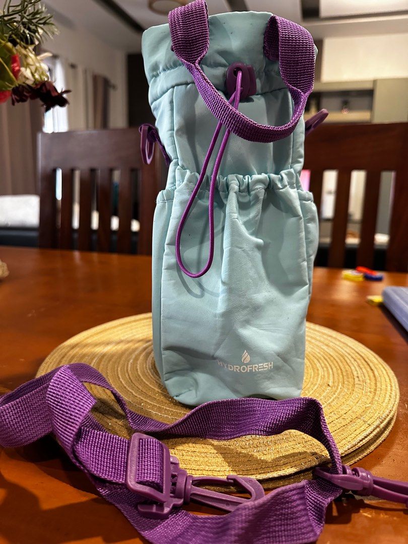 Hydro fresh Bag (Category: Other Babies Going Out Needs) located in Batangas. Submitted by rycss (Listing ID 1382761026, Image 1). Description: hydrofresh brand used it twice may konting stain pero kaya naman i wash kasi nka tago nlang sya .