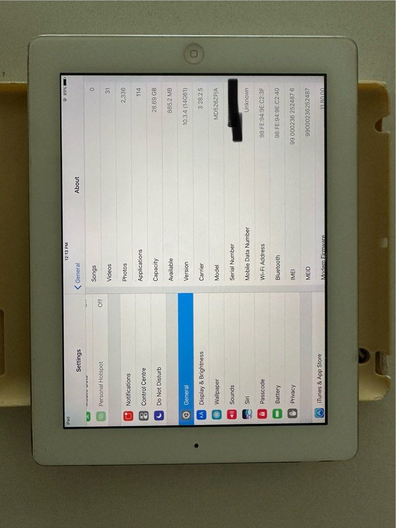 Ipad 4 （分類：平板電腦 - iPad）位於 Hong Kong。 由 ringolok 提交（商品編號 1382767455，圖片 1）。簡介： Ipad4 LTE 32GB 港版，還可插咭或用wifi上網但可能比較慢，一切功能正常可正常使用可看報紙或當電子相架使用 淨機已過保。因機套有點舊，如你有需要可以免費俾你。左右上角有小許花崩，全原裝未換過配件！ 。