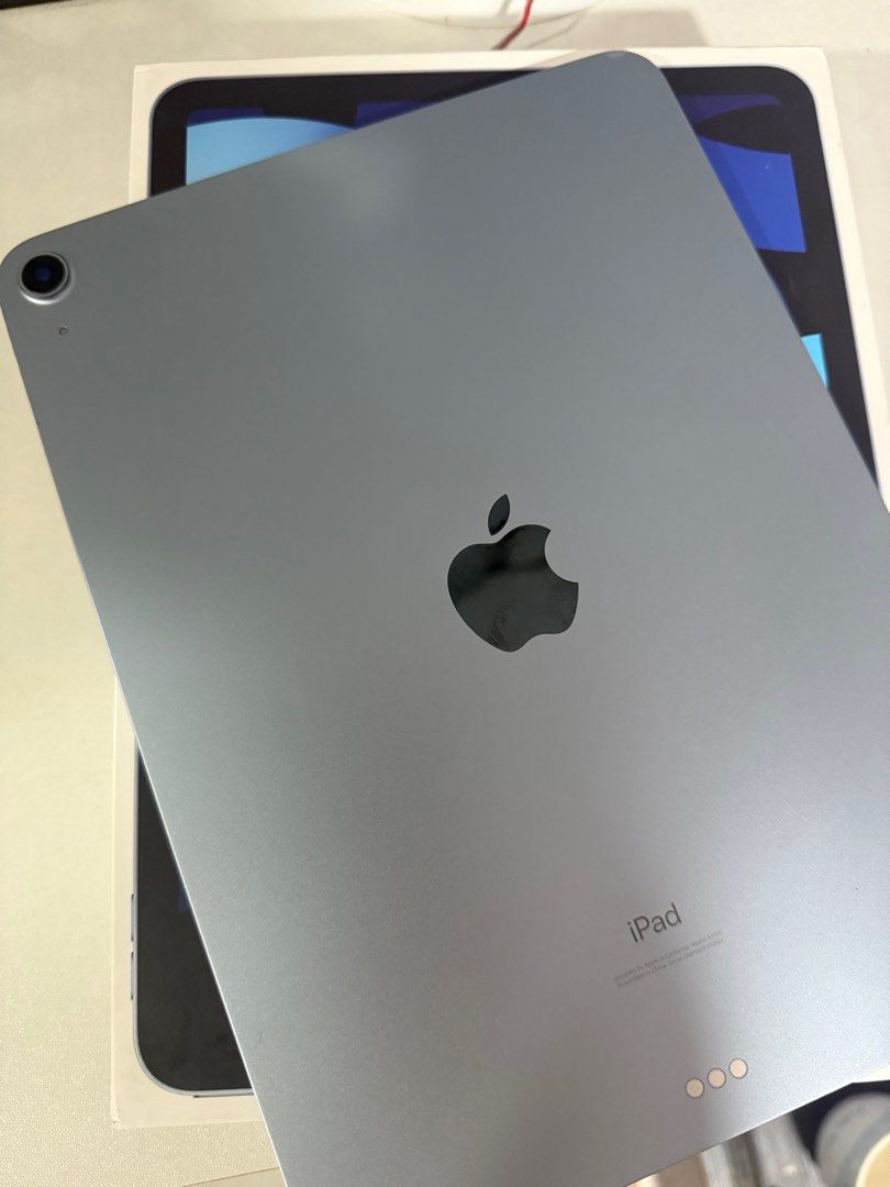 Ipad Air 4th Gen - Sky Blue (Category: iPad) located in Manila. Submitted by carlo_pineda (Listing ID 1382873324, Image 1). Description: Ipad Air 4th Gen - Sky Blue (256 GB) ₱22,000 slightly negotiable for sure buyer condition: used w/original box no charger included mini dents on corners rfs: upgrade meetup around: abad santos, sm san lazaro, sm grand central, sm valenzuela *prefer meetup to double check the unit* lalamove/grab is okay at buyer'