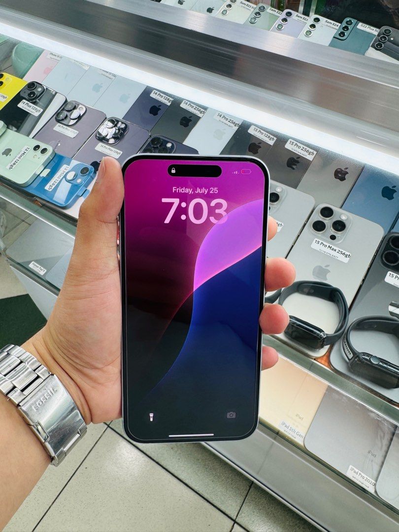 IPHONE 15 PLUS 128GB OPENLINE 96% BH HK VARIANT W/BOX (Category: iPhone 15 Series) located in San Juan City. Submitted by Khalidmgdla08 (Listing ID 1382843047, Image 3). Description: FOR SALE | TRADE/SWAP Price: 32,500 On hand: IPHONE 15 PLUS✔️ 128GB ✔️ OPENLINE ✔️ 96% Batt health ✔️ HK VARIANT✔️ 100% Original ✔️ 99% Makinis ✔️ 99% Smooth ✔️ NOT REFURB ✔️ NO HIDDEN ISSUES ✔️ NEVER BEEN REPAIRED ✔️ TEST TO SAWA✔️ FREE 3-UTOOLS ✔️ ANY MODEL OF IPHO