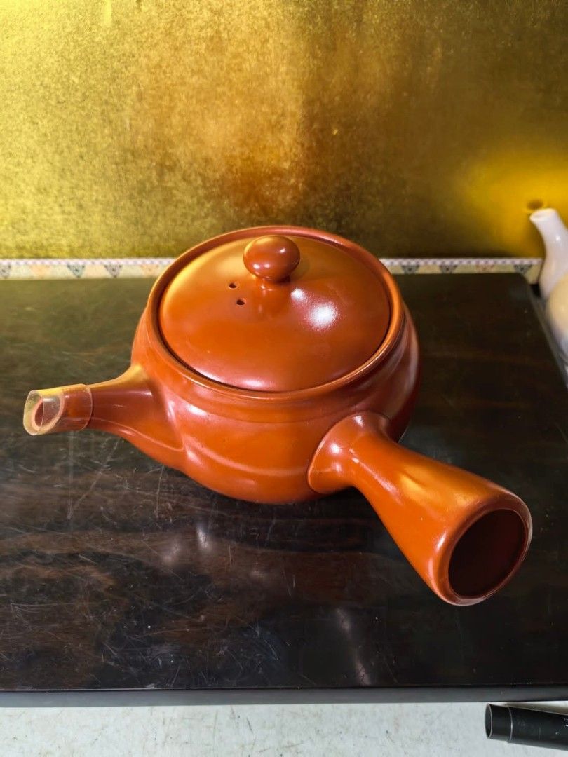 Japanese Clay Teapot (Category: Coffee & Tea Tableware) located in Cebu City. Submitted by dudes_villanueva (Listing ID 1382801337, Image 1). Description: Japanese Clay Teapot 📌In good condition with watermarks inside the pot 📌Sold as is 📌Can make 4-5 cups..