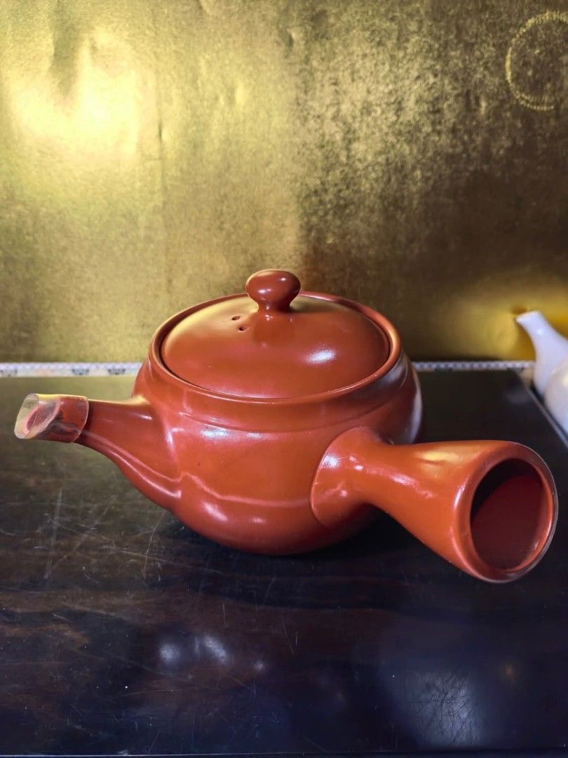 Japanese Clay Teapot (Category: Coffee & Tea Tableware) located in Cebu City. Submitted by dudes_villanueva (Listing ID 1382801337, Image 3). Description: Japanese Clay Teapot 📌In good condition with watermarks inside the pot 📌Sold as is 📌Can make 4-5 cups..