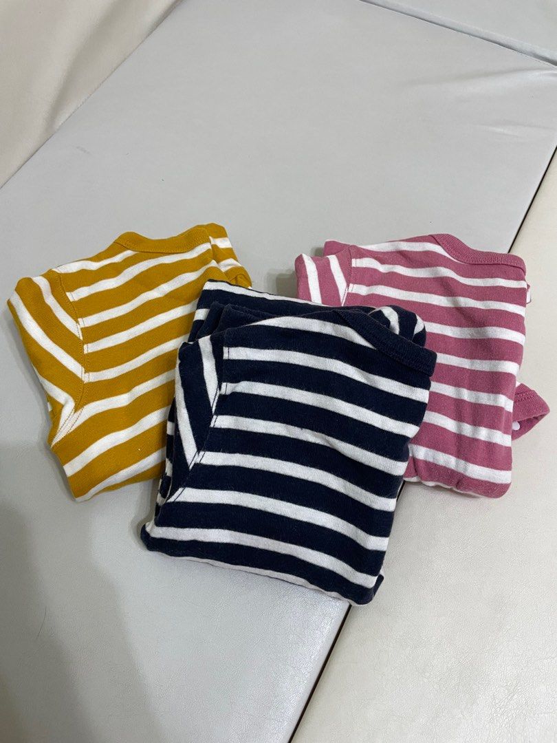 由 shonhung (刊登 ID 1382756386，圖片 1) 提交，位於 台北市 (Taipei) 的 Lativ 寶寶連身衣 90cm 二手 (類別：嬰兒及兒童流行時尚)，說明：一件50 商品狀況良好。