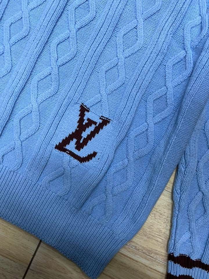 LOUIS VUITTON KNIT SWEATER (Category: Luxury Apparel) located in Baguio. Submitted by donedeal_2600 (Listing ID 1382855603, Image 2). Description: Dimes: 24.5x29.5 L-XL Stretchable Condition: Like new to brand new Color rate: 10/10 Complete tags Check photos for more details No issue.