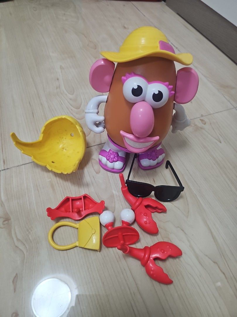 Mrs. Potato head (Category: Designer & Blind Box Toys) located in Noveleta. Submitted by happy_shopmanila (Listing ID 1382830427, Image 2). Description: lightly use. needs washing..