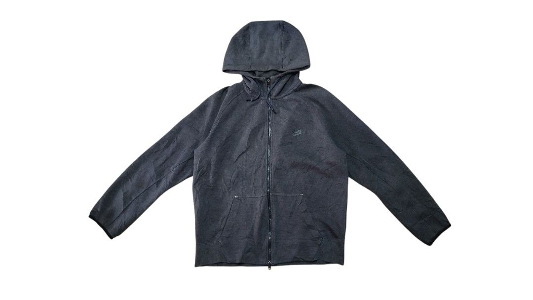 Nike tech fleece (Category: Activewear) located in Quezon. Submitted by ikeanbuy2025 (Listing ID 1382700055, Image 2). Description: nike tech fleece aw77 dark gray very good condition erase neck tag legit p500.