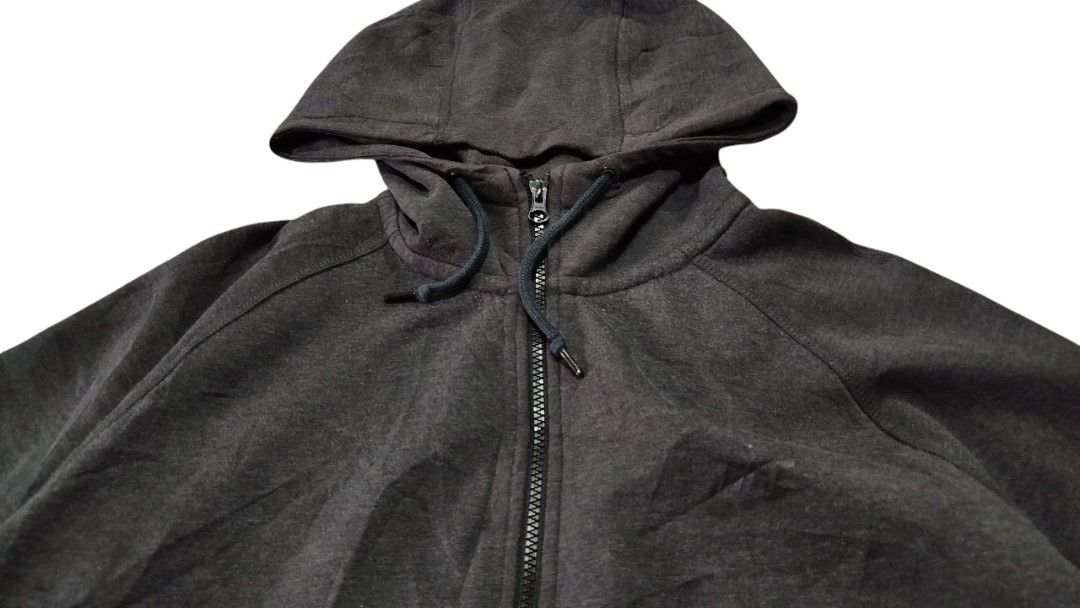 Nike tech fleece (Category: Activewear) located in Quezon. Submitted by ikeanbuy2025 (Listing ID 1382700055, Image 3). Description: nike tech fleece aw77 dark gray very good condition erase neck tag legit p500.