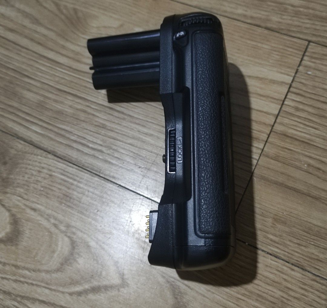 Nikon MB-15 High Speed Battery Grip With Vertical Shutter Button for ...