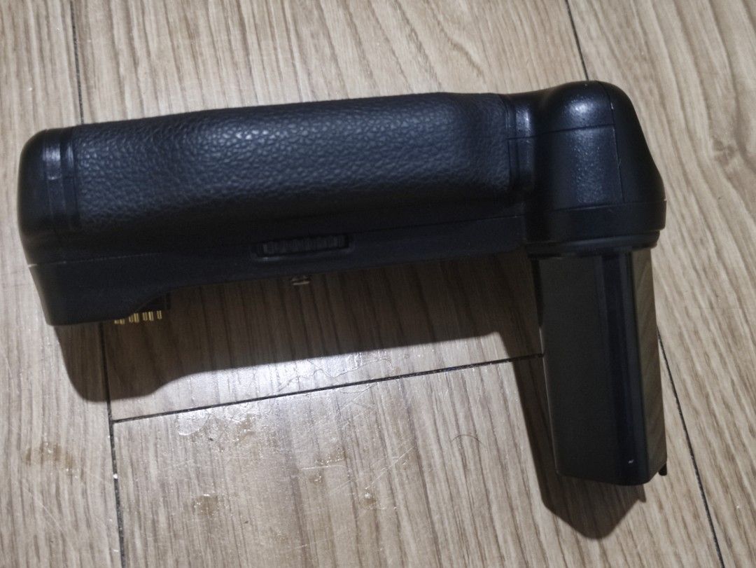 Nikon MB-15 High Speed Battery Grip With Vertical Shutter Button for ...
