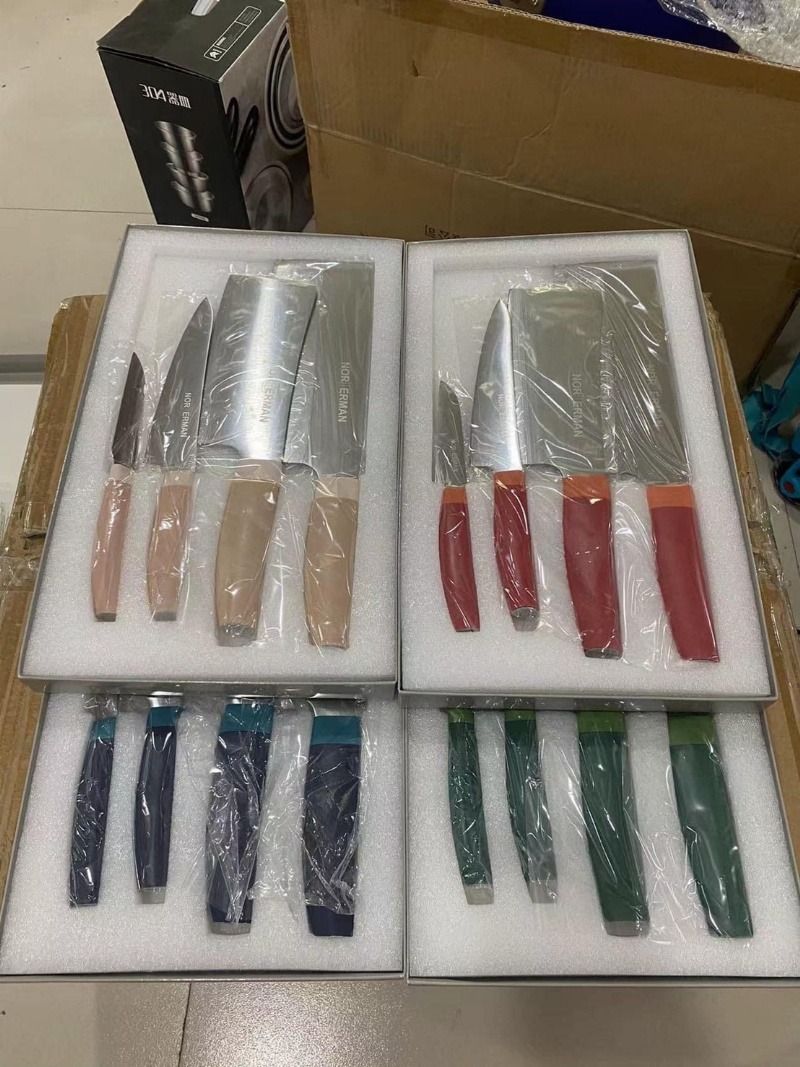 由 annie10186 (刊登 ID 1382815372，圖片 2) 提交，位於 台北市 (Taipei) 的 德國正品【NORDERMAN 諾德曼】料理刀具套裝 顏色隨機 (類別：刀和砧板)，說明：🉑7-11 / 全家 取貨付款 🔺顏色：隨機出貨 🔺內容物：中片刀 * 1、砍刀 * 1、蔬菜刀 * 1、小切片刀 * 1 ✨冰煅工藝，冰火焠鍊刀面 ✨降低黏附性，切割更順 ✨45度刀背磨拋，安全舒適，鋒利持久 ✨名師設計，雙拼色刀柄，外觀亮麗 #NORDERMAN #諾德曼 #料理刀具 #刀具組。