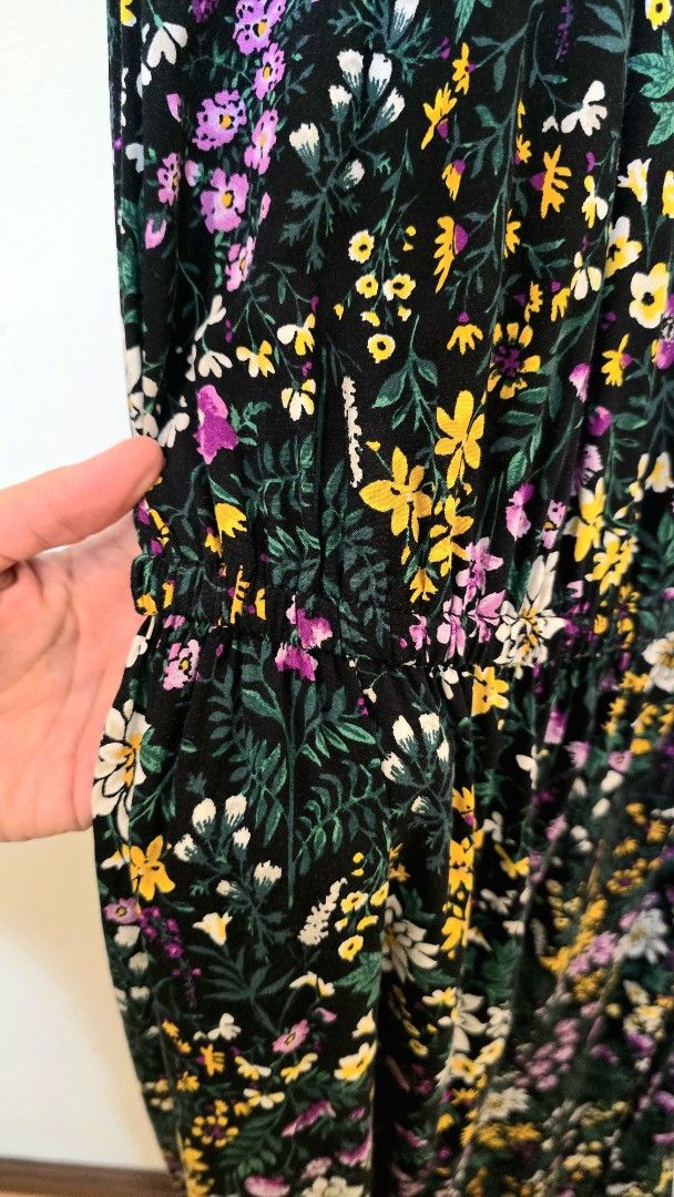 Old Navy Floral Dress (Category: Dresses) located in Malolos. Submitted by ciantin (Listing ID 1382751574, Image 2). Description: Size L but fits S-M also. Garterized Used once. Maganda tela..