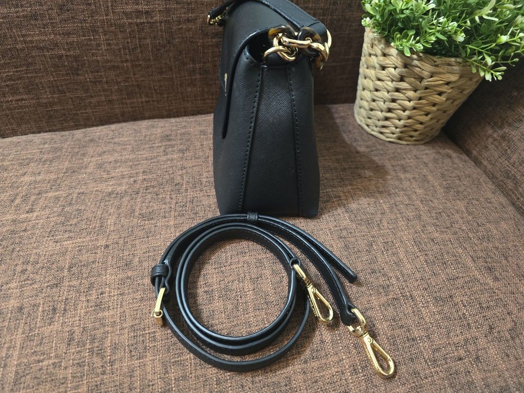 Original MK two way bag (Category: Luxury Bags & Wallets) located in Manila. Submitted by imported_finds (Listing ID 1382741183, Image 3). Description: ORIGINAL MK two way bag from 🇺🇸 no issue super elegant in actual RFS: declutter sure buyer can request video call.