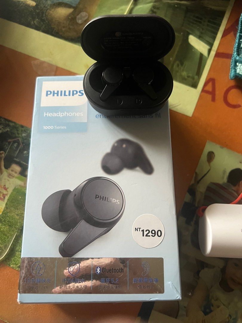 由 alan620425-79850 (刊登 ID 1382736011，圖片 1) 提交，位於 台北市 (Taipei) 的 Philips 藍牙耳機 黑 (類別：耳機)，說明：Philips全新賣場庫存品出清當二手半價賣 出貨前會測試 無發票無保固。