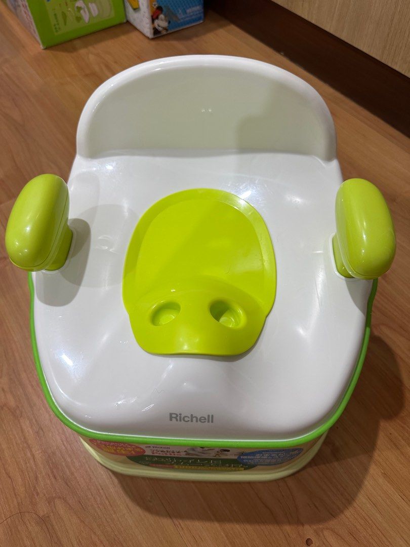 Richell Pottis (Category: Toilet Training) located in Quezon City. Submitted by honeyhon3y (Listing ID 1382827535, Image 2). Description: Looks new!! Used with care ❤️ .