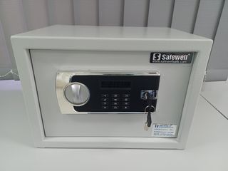 （分類：）位於 。 由 magustacanada 提交（商品編號 1382726692，圖片 1）。簡介： 。
