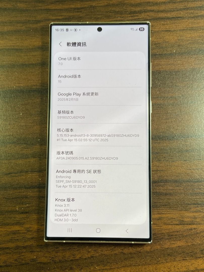 由 carrot_chen (刊登 ID 1382777772，圖片 2) 提交，位於 新北市 (New Taipei) 的 Samsung S23 Ultra 256G 5G 二手三星旗艦手機 黃色 (類別：Samsung 三星)，說明：【出售商品】Samsung S23 Ultra 5G 12G+256G 黃金色 【外觀新舊】螢幕無刮傷 邊框有一處科碰 【配件描述】無盒裝 無配件 【其他】功能顯示都正常 有在通訊行粘過背蓋 會介意可以略過 台灣公司貨 原廠保固已過 賣家責任保固七天。